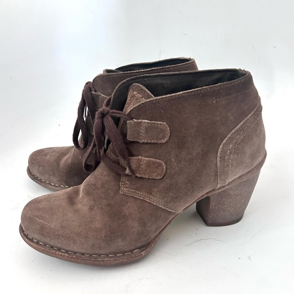 CLARKS ARTISAN  Carleta Lyon Khaki Suede Lace-up Heel Bootie Size 7.5 - Picture 2 of 10